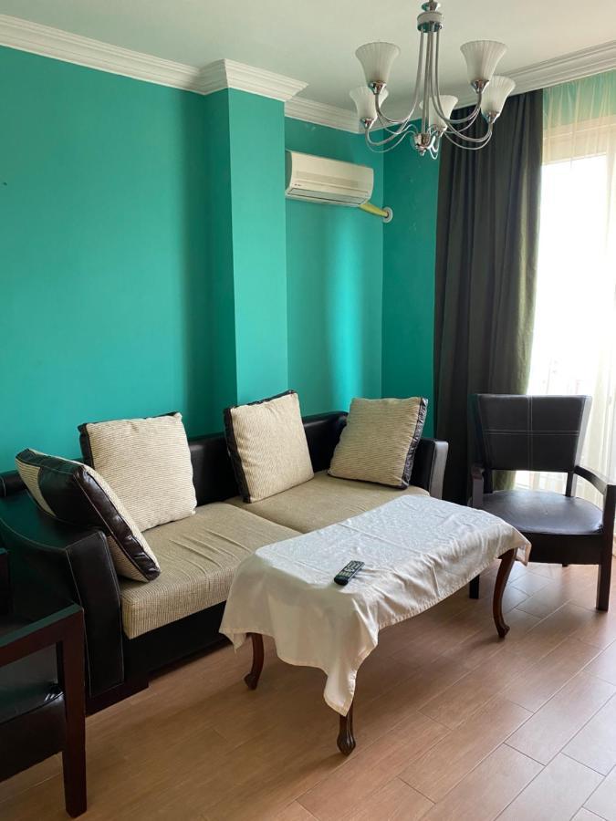 Nina'S Apartment On Gorgasali Batumi Luaran gambar